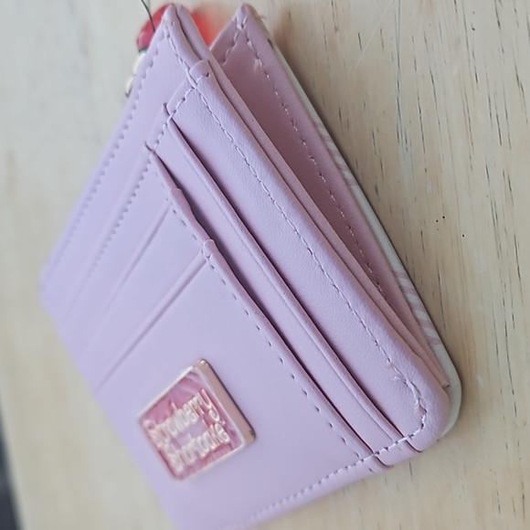 STRAWBERRY SHORTCAKE ZIPPERED CARDHOLDER - Picture 6 of 11